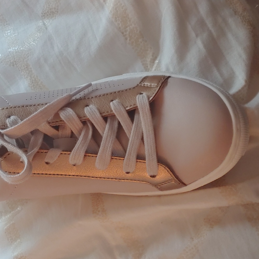 Sneakers - Picture 5 of 5